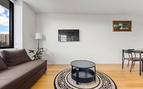 Spacious & Open 2 Bd 2Bth Unit In Canberra City
